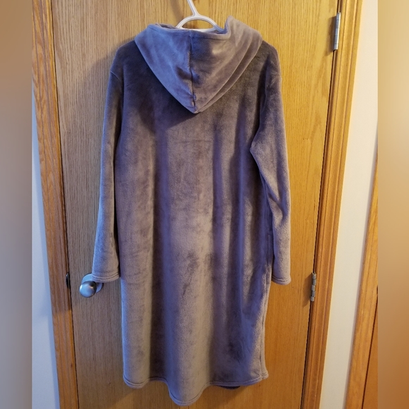 32 degrees brand plush grey colored hooded sleepwear lounger, size LG/XL - Picture 2 of 3